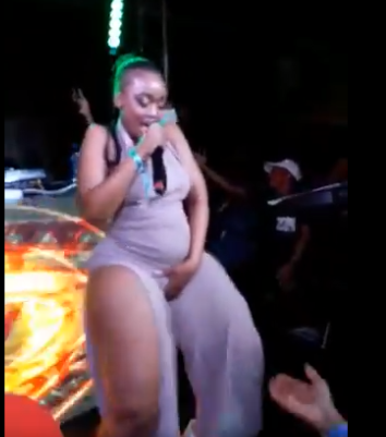 South African X Bp Video - Going Viral! The moment well-endowed South African singer let male ...