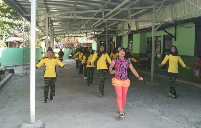 Agar Tetap Bugar Dan Sehat Persit Koramil 20 Cawas Adakan Senam Bersama