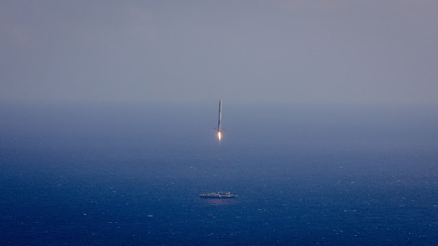 Falcon 9 aterrizando en plataforma