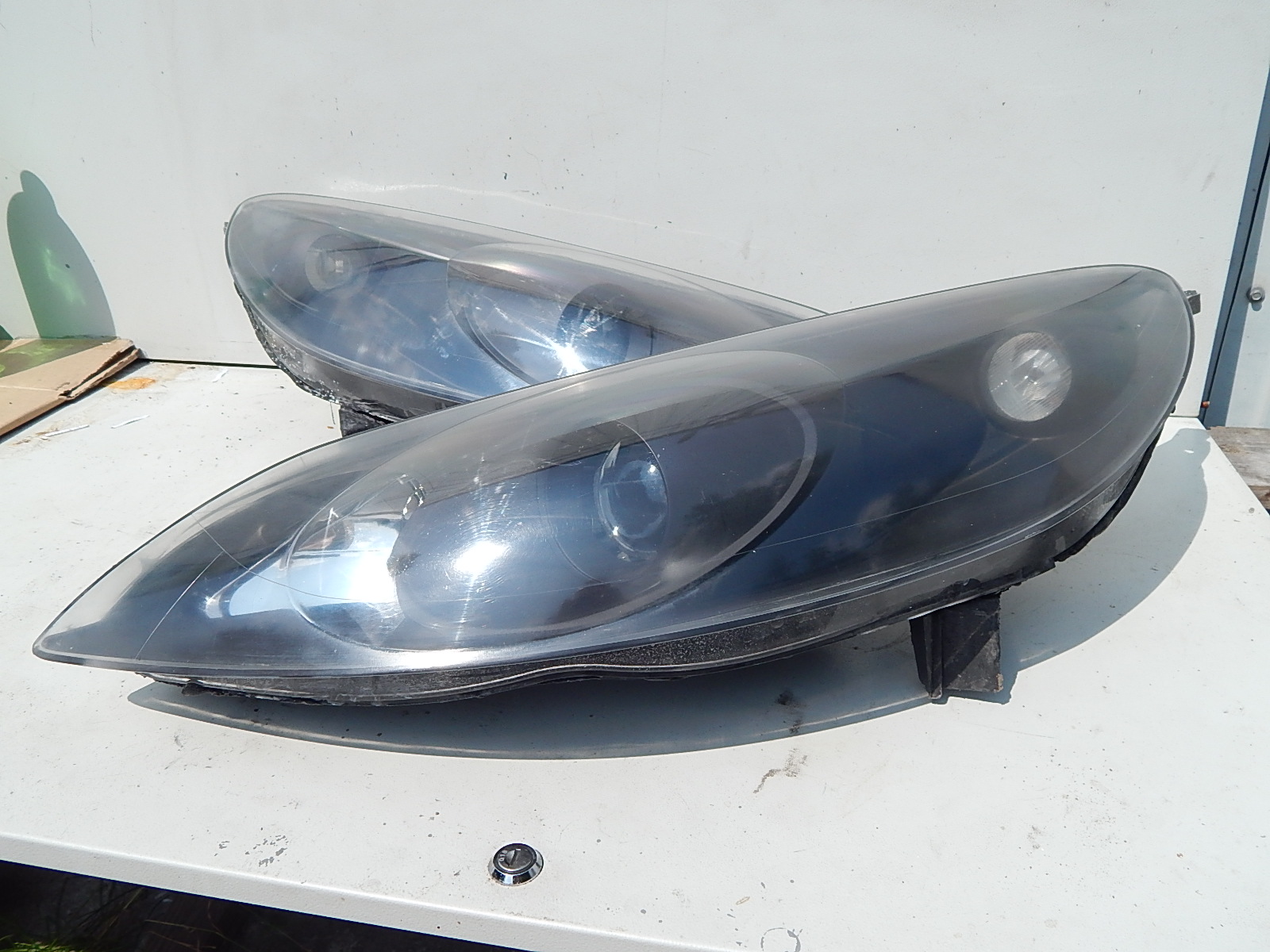 Naprawa świateł samochodowych komplet lamp do samochodu