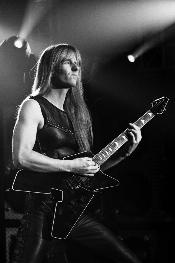 ZINE UNDERGROUND Manowar Guitarrista Karl Logan preso por acusação de