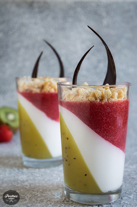 Mousse de Yogur con Kiwi y Fresas