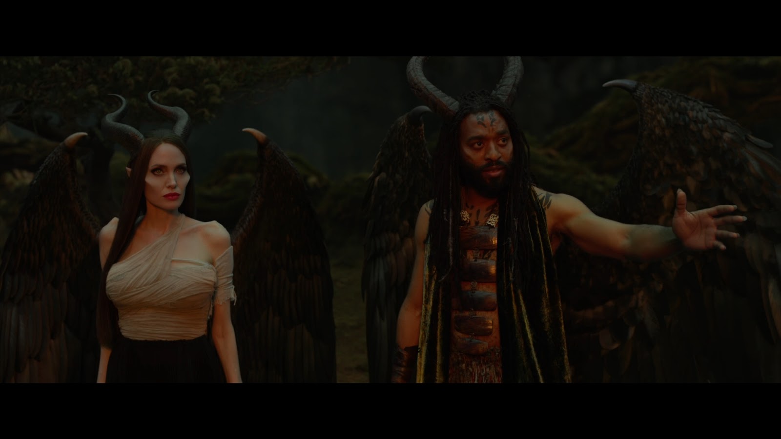 Mal%C3%A9fica+Maestra+del+mal+%282019%29+1080p+BDRip+120FPS+Latino+-+Ingles.mp4_snapshot_00.55.21.316.jpg (1600×900)