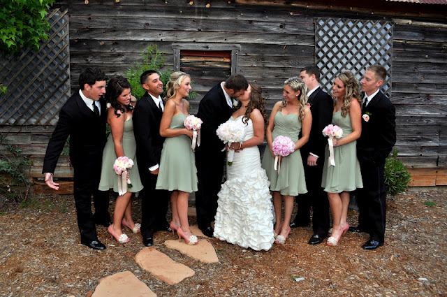 A Rustically Elegant Wedding: We Do(e): A Funny Photo and Bridal Party ...