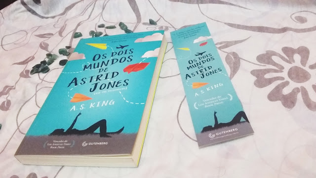 resenha Os dois mundos de Astrid Jones