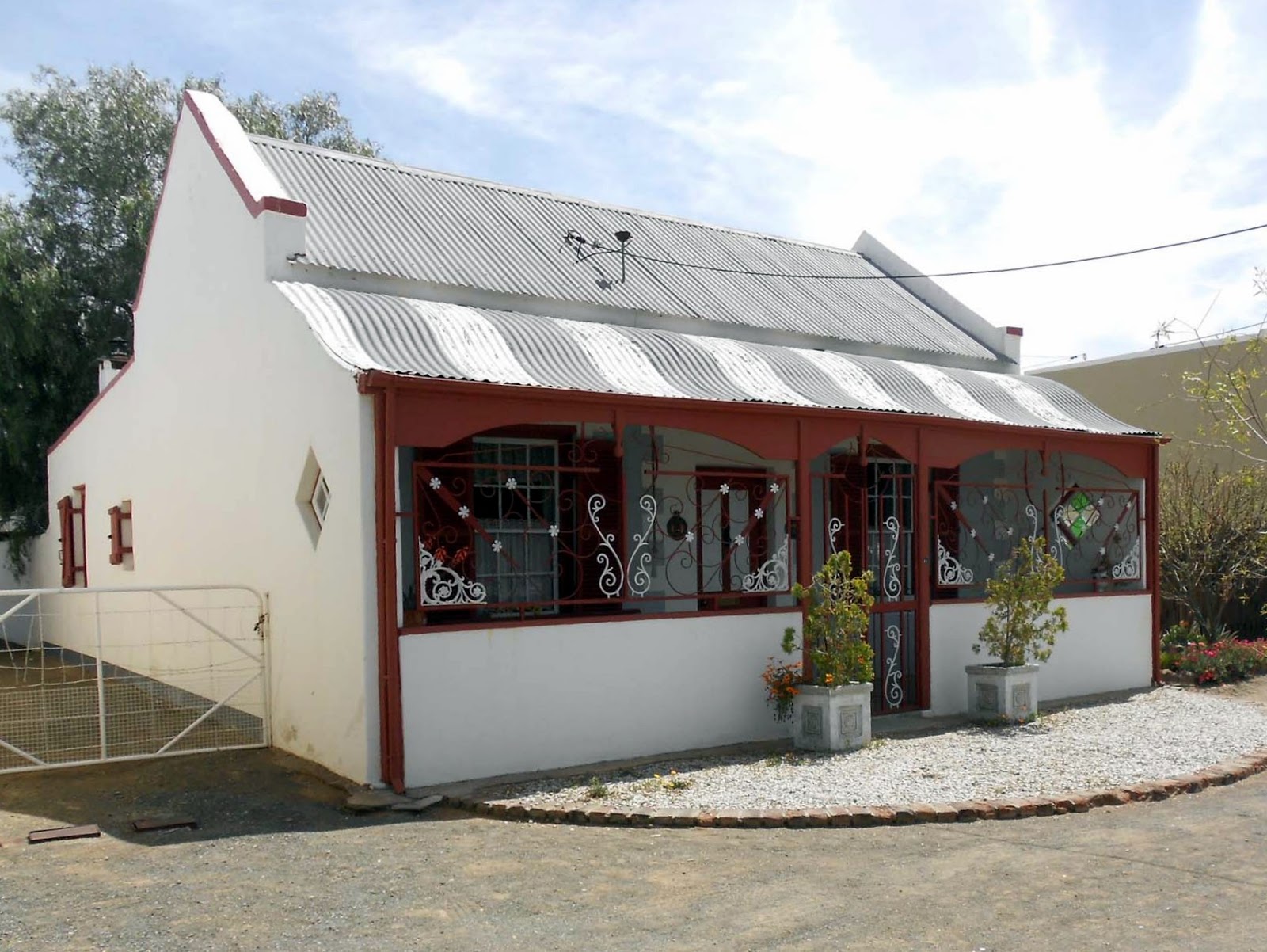 Carnarvon Corbelled Houses and a Monument