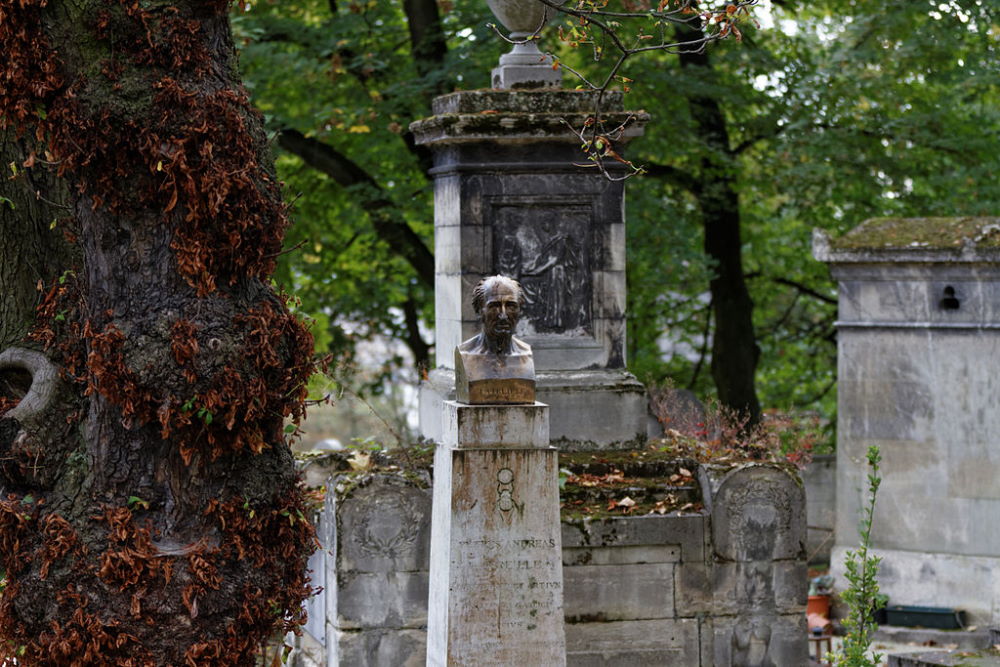 The obelisk and bust of Pierre-André Latreille over his grave 