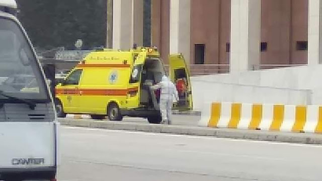 Ηγουμενίτσα: Περίμενε στα σκαλιά του ΟΛΗΓ το ασθενοφόρο