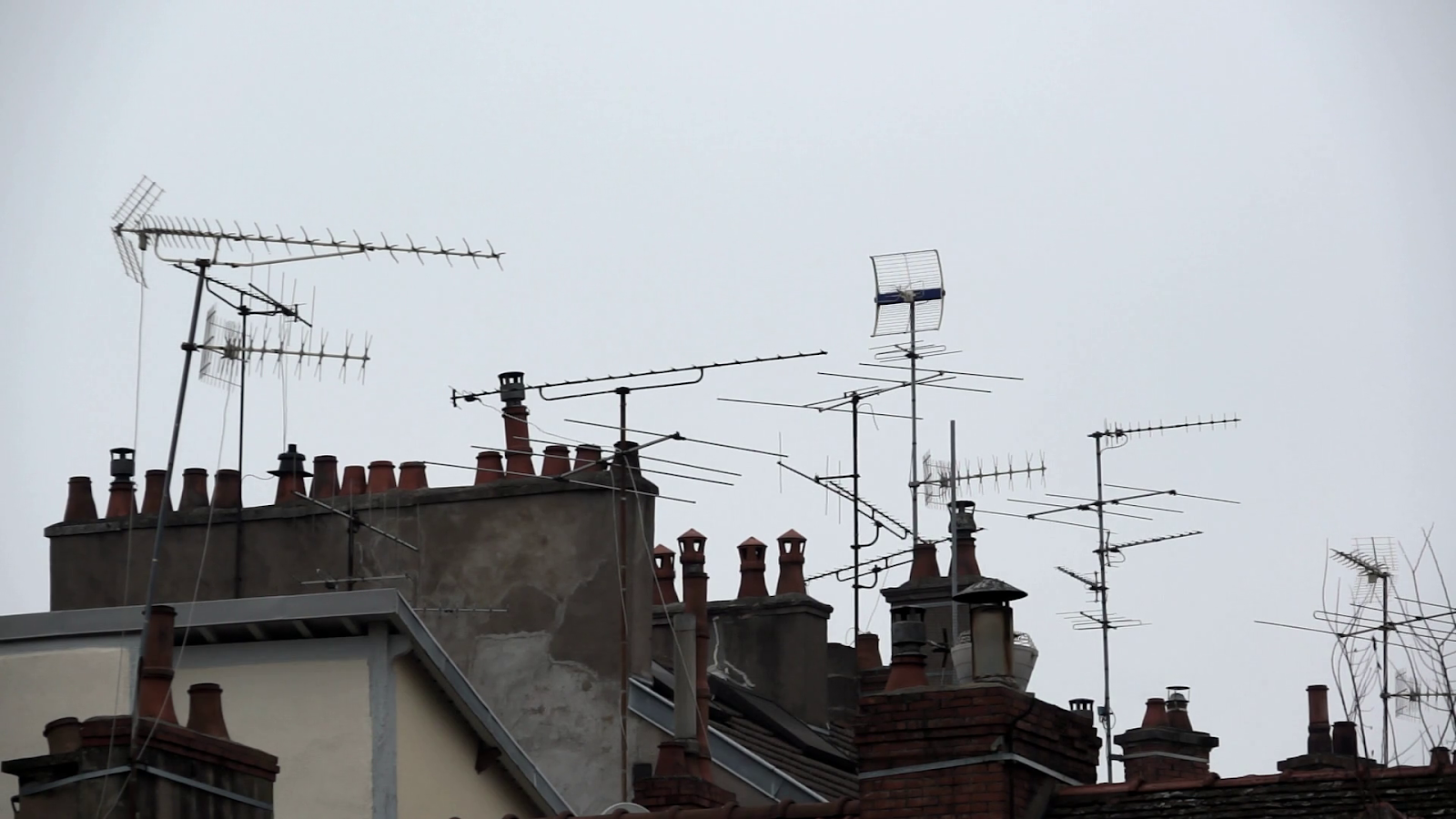 Peak TV Aerial systems Tel07762750715 inspecting your tv aerial