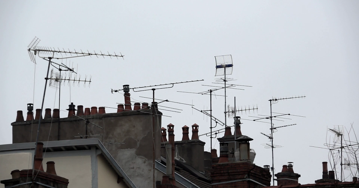 Peak TV Aerial systems Tel07762750715 inspecting your tv aerial