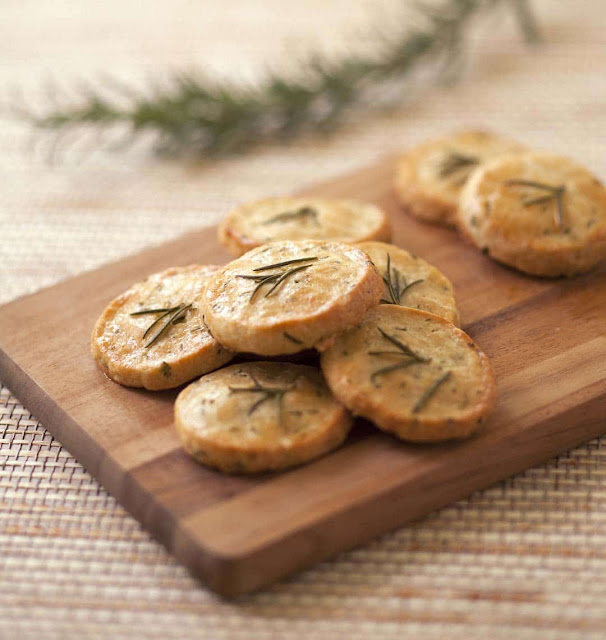 French food Friday - Crackers au parmesan et romarin