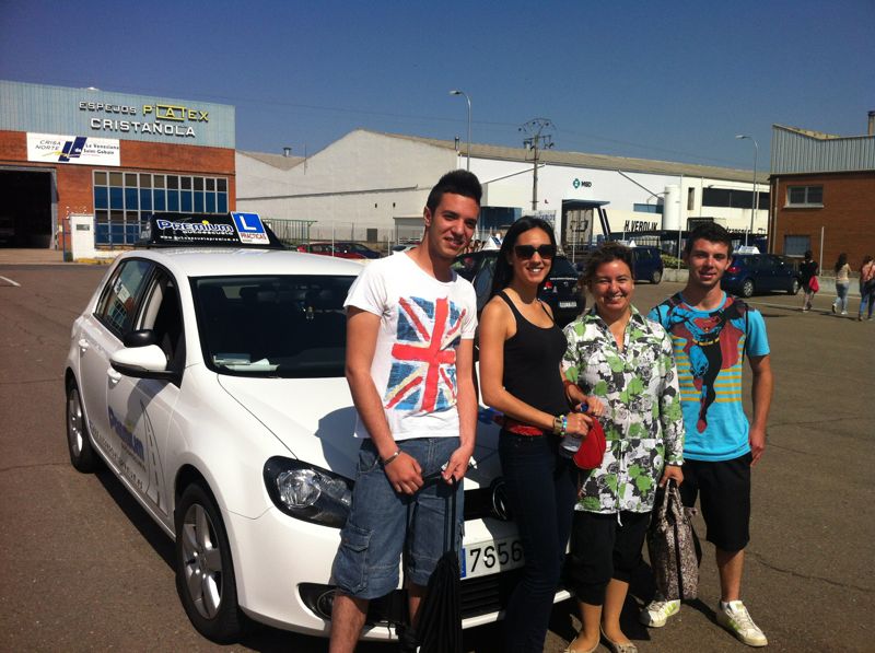 AUTOESCUELA PREMIUM en Salamanca y Santa Marta de Tormes ) A la