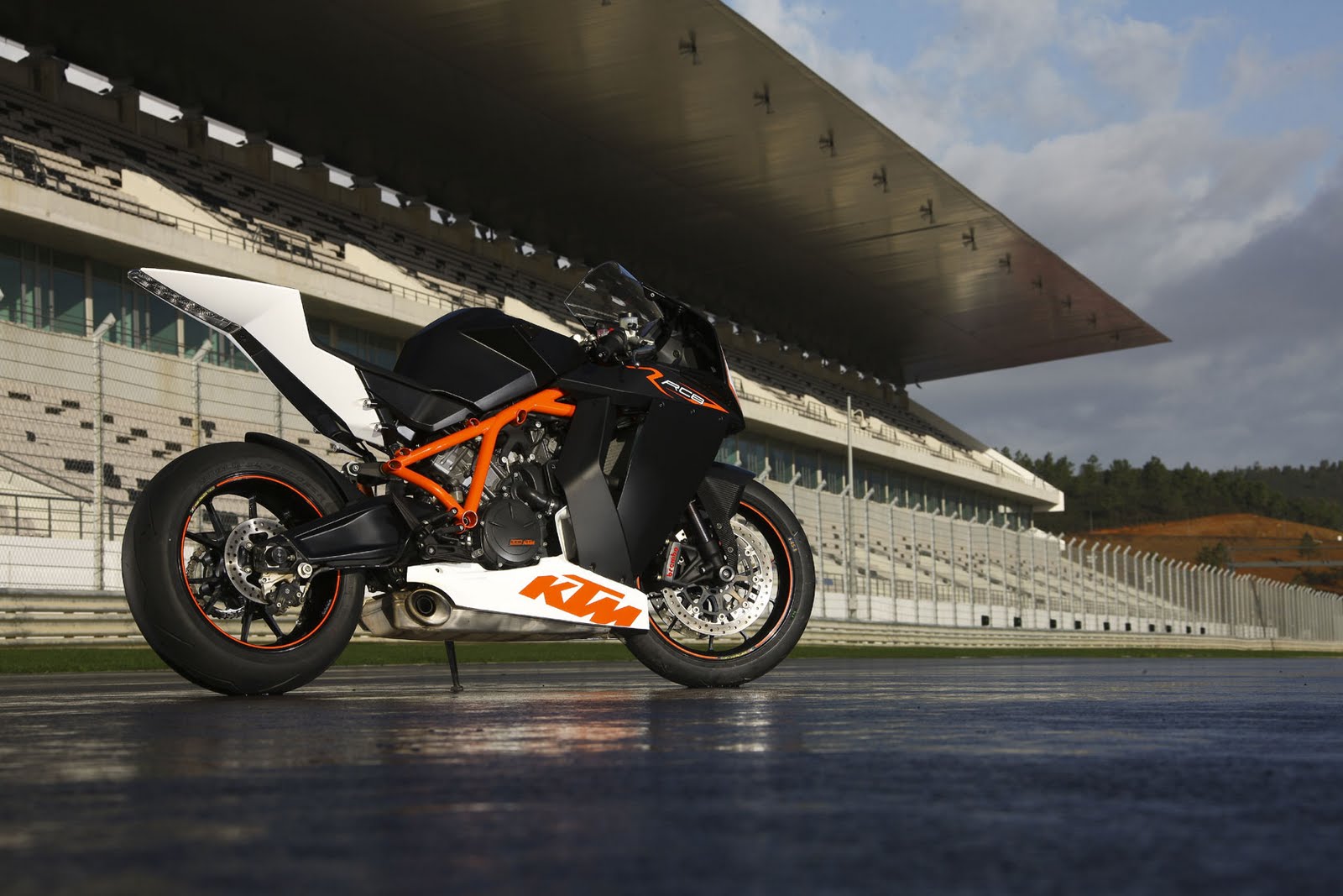 ktm rc8r 2010