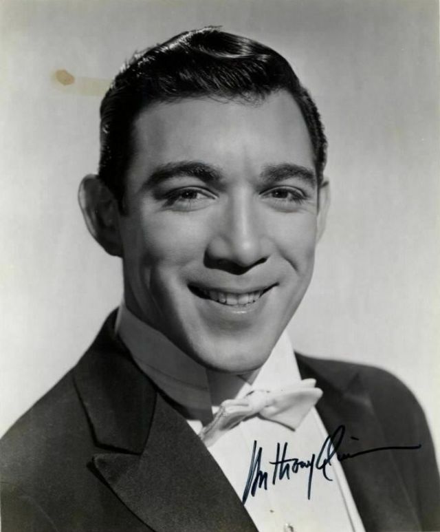 Handsome Portrait Photos of Anthony Quinn in the 1930s and ’40s