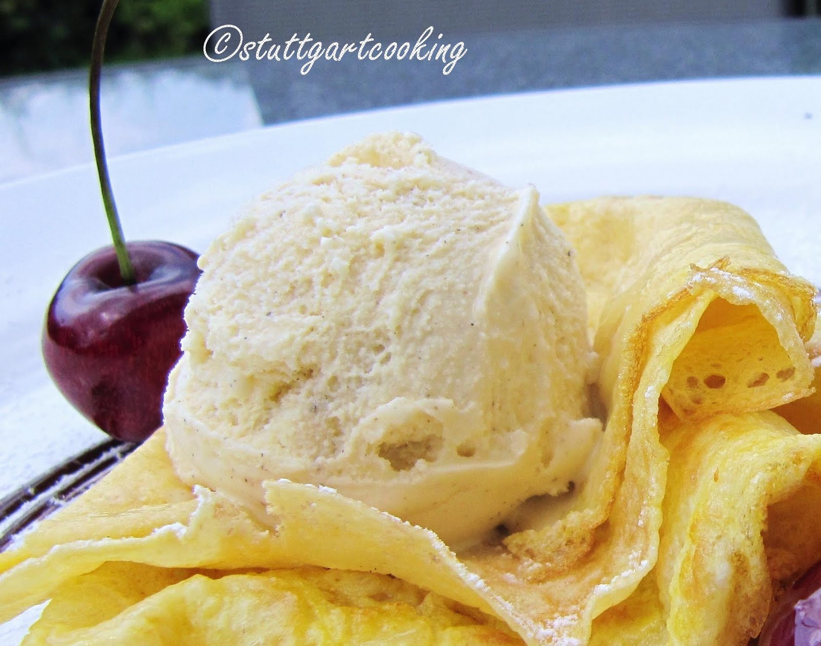 stuttgartcooking: Crepes mit Vanille-Eis und Kirschen in Balsamico