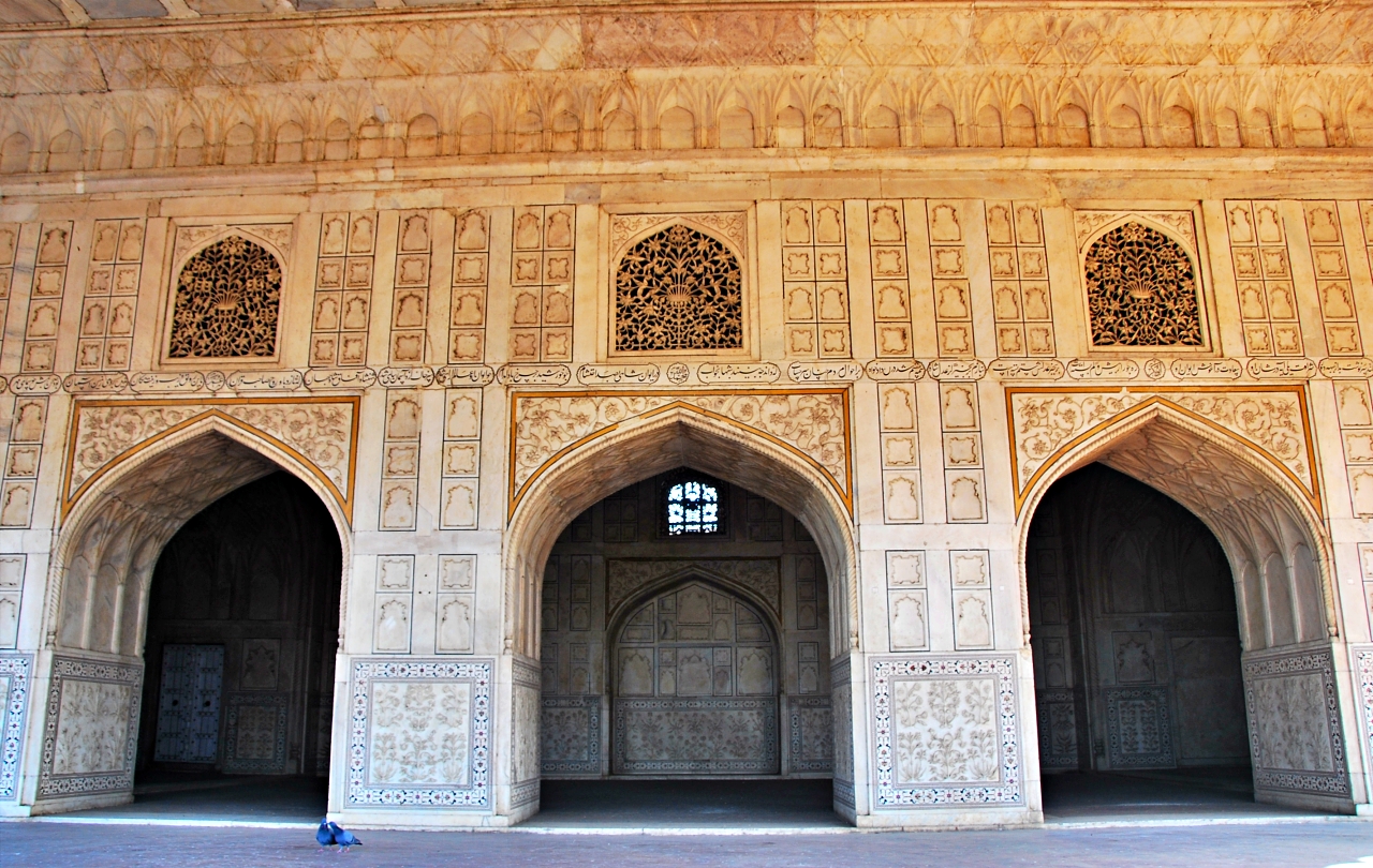 Eyeing Taj Mahal from the Thick Walls of Agra Fort India Nomadic