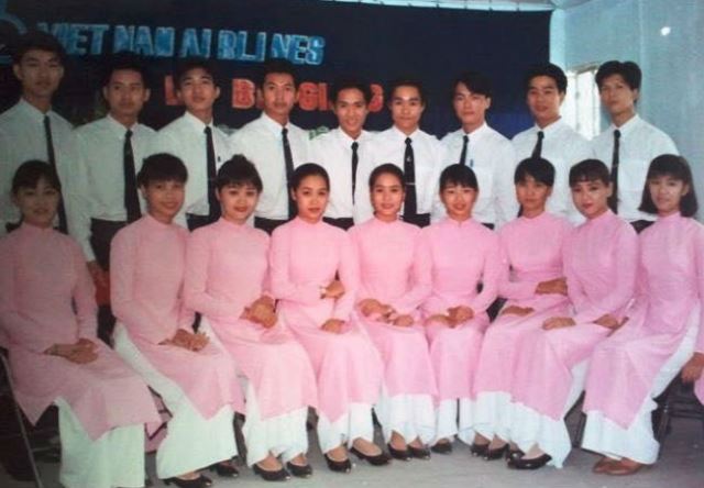 Đồng phục áo dài hồng sen, quần trắng vietnam airlines