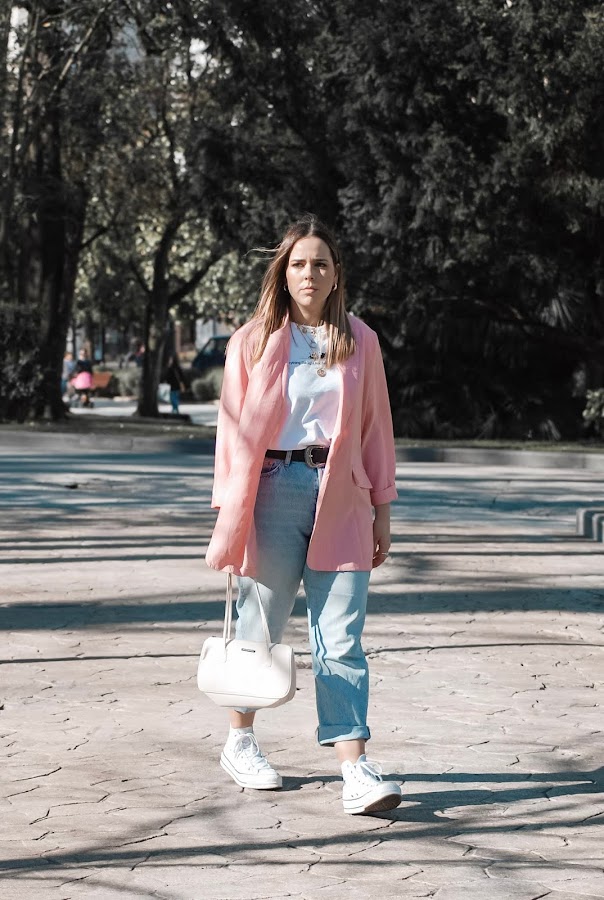 Outfit con maxi blazer rosa