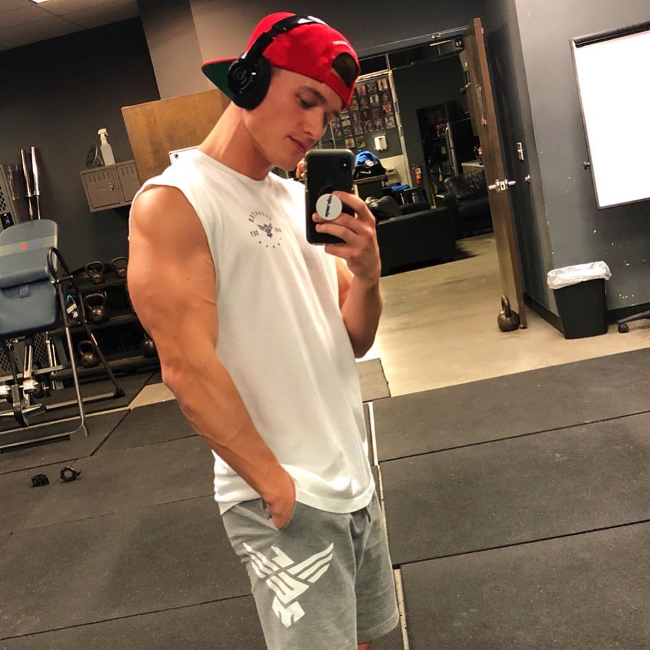 cute-cocky-bad-boy-huge-strong-arms-bro-biceps-selfie