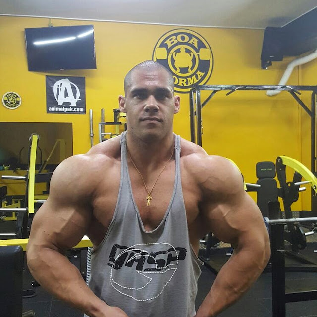 Muscle Lover Portuguese bodybuilder Davide Correia