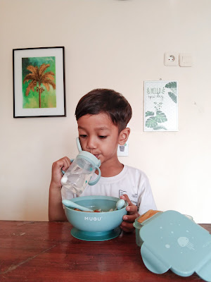 review botol minum mugu training bottle aman dan anti tumpah