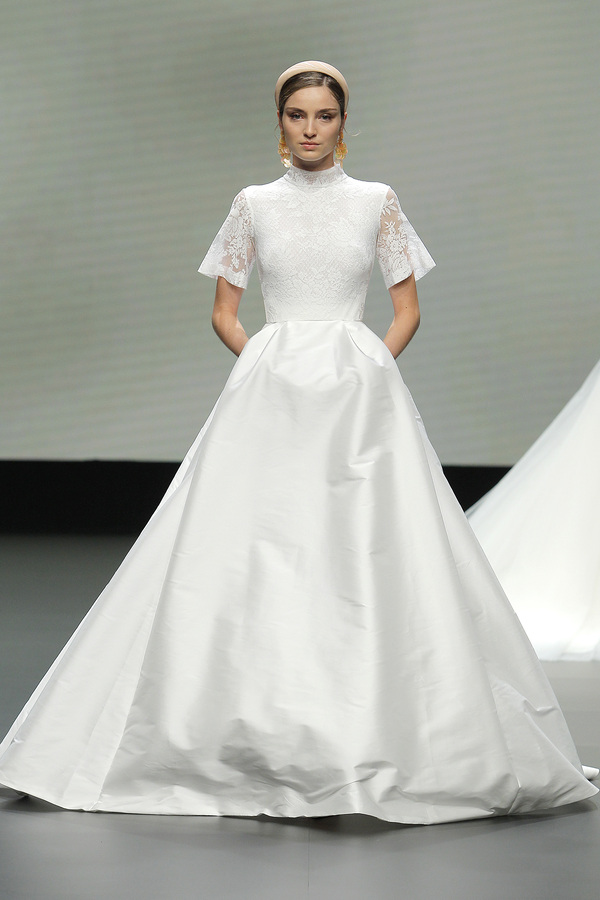 Valmont Barcelona Bridal Fashion Week 2021: Jesús Peiró