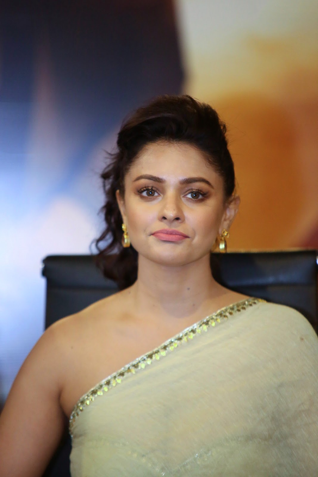 pooja kumar incredible fashion totally new hot look at pooja kumar incredible fashion totally new hot look at
