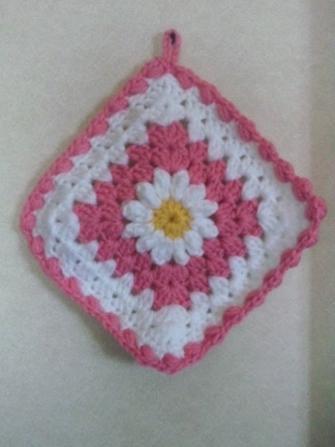 ふっくらデイジーのグラニースクエアの編み方 Crochet And Me かぎ針編みの編み図と編み方