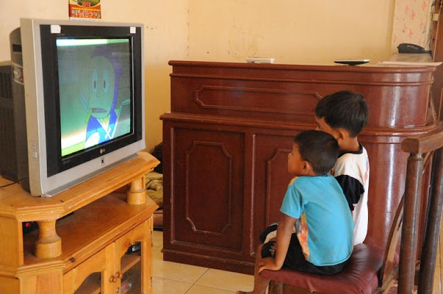 Mirisnya TV Indonesia, Para Ibu Takkan Biarkan Anak Banyak Nonton TV Setelah Tahu Dampaknya