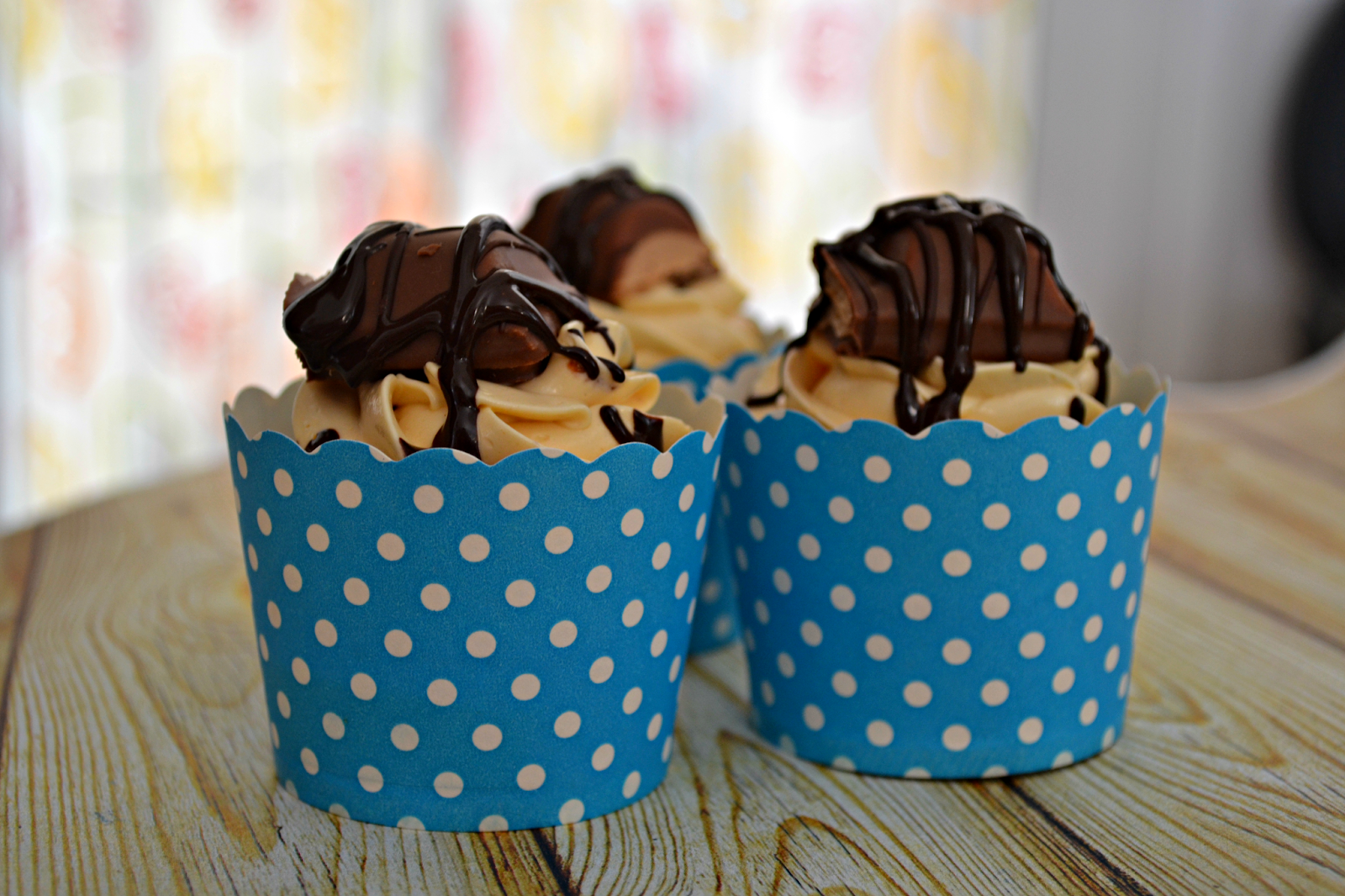 Conmimangapastelera Cupcakes de chocolate y kinder bueno