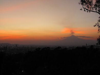 Atardecer con el volcán Popocatépetl