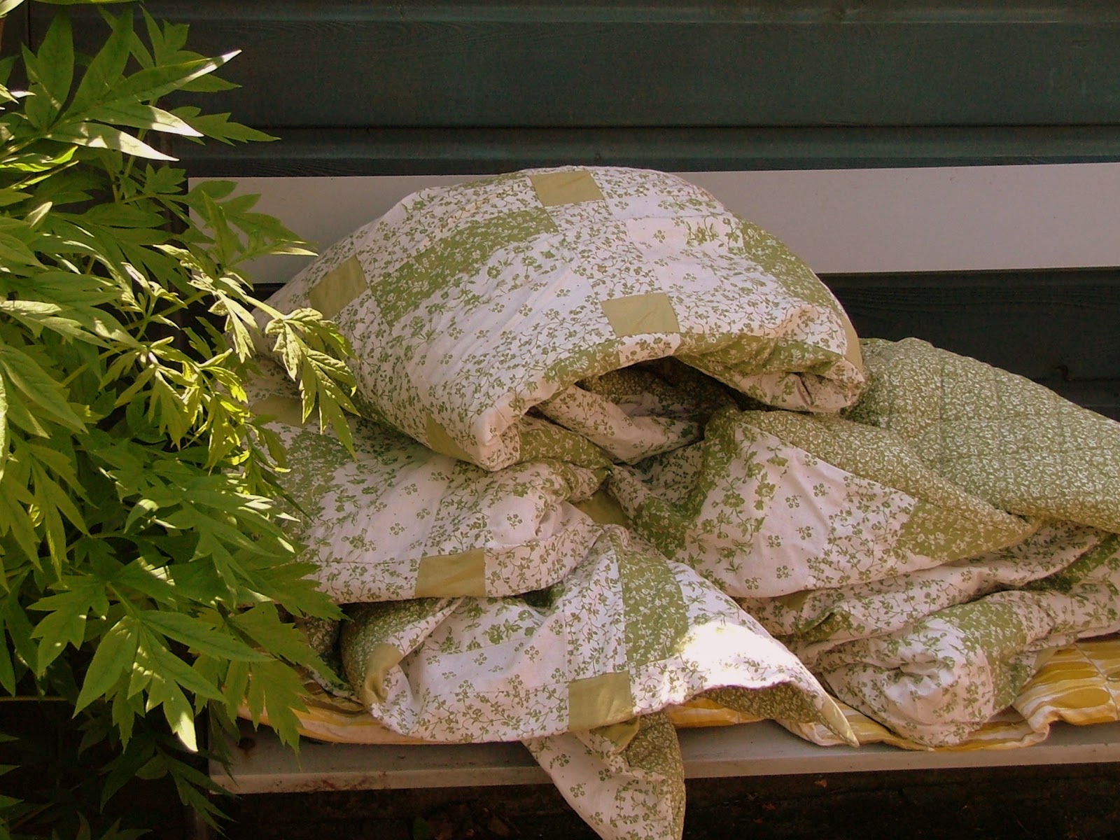 Kaylovesvintage garden blankets & cushions