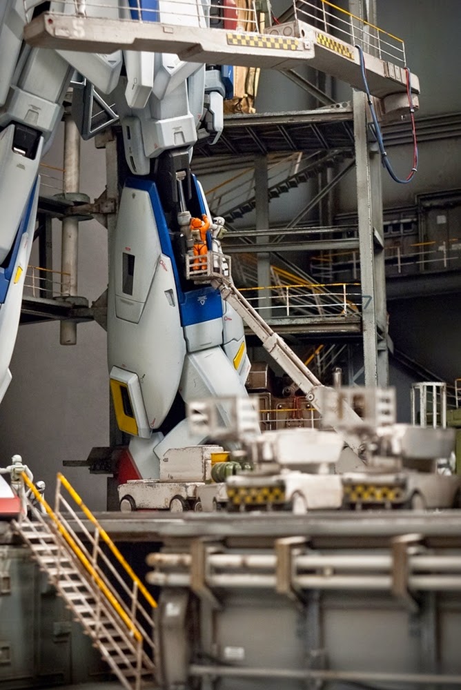 Custom Build: 1/60 Gundam Assemble Plant / Hangar Diorama - Gundam Kits