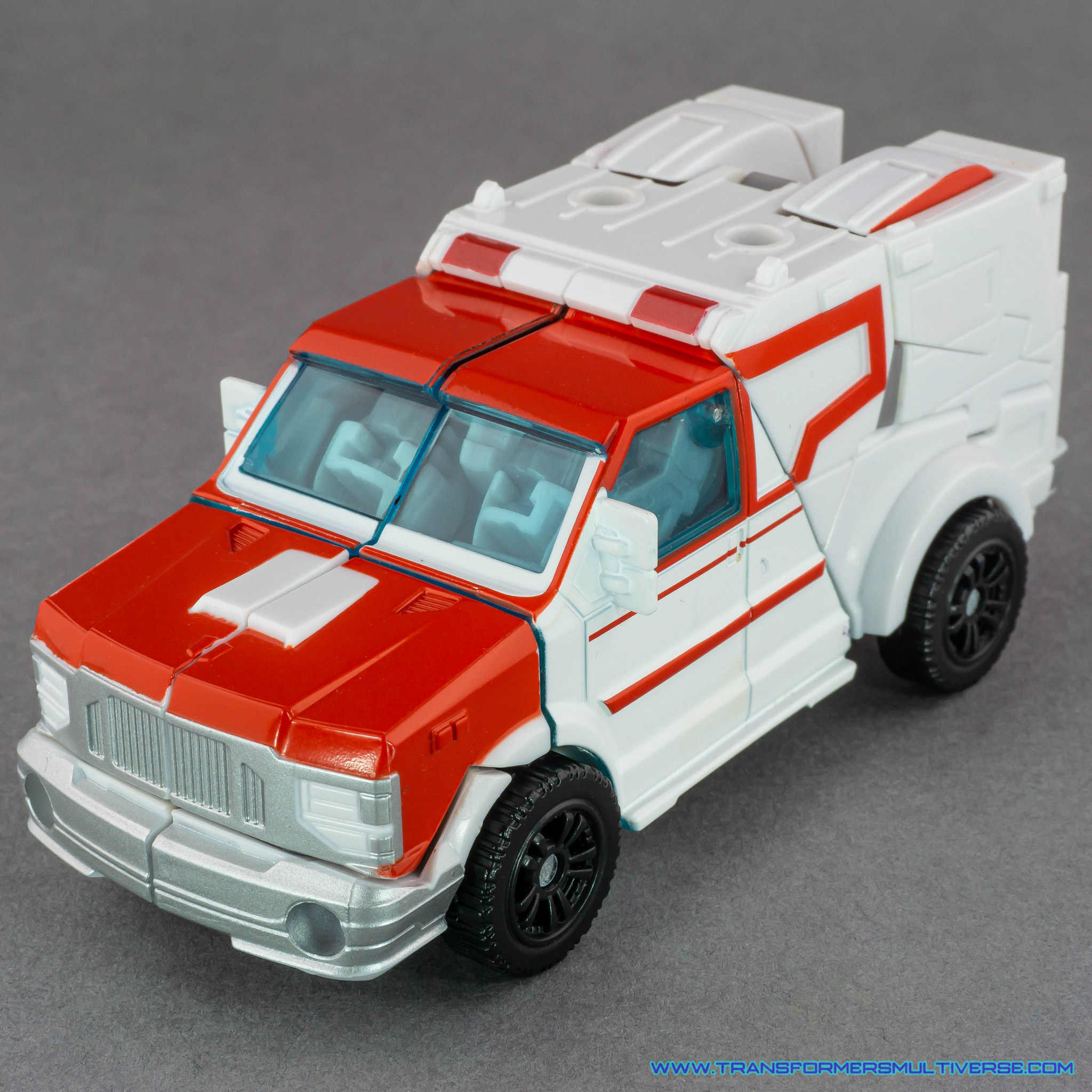 Transformers Prime Ratchet Ambulance mode, alternate angle
