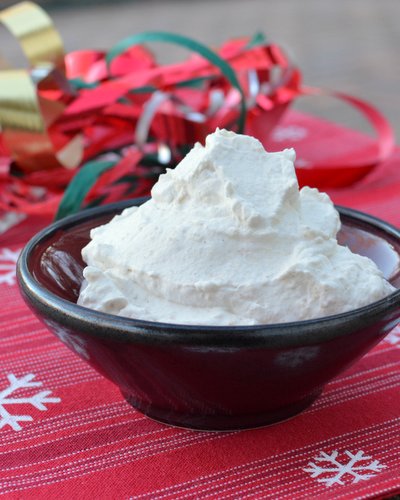 Horseradish Whipped Cream for Beef ♥ KitchenParade.com, a restaurant-style touch for roast beef, steaks, other beef.