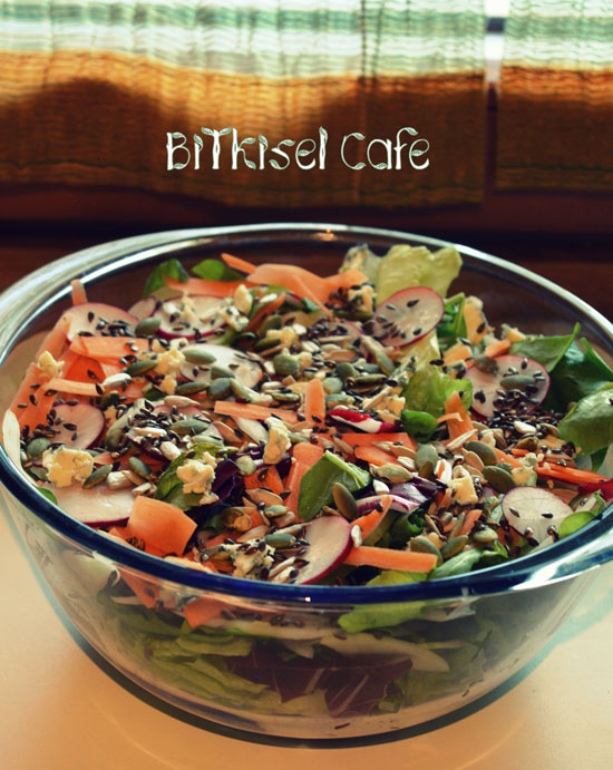 Bitkisel Cafe Mixed Lettuce, Fennel and Apple Salad