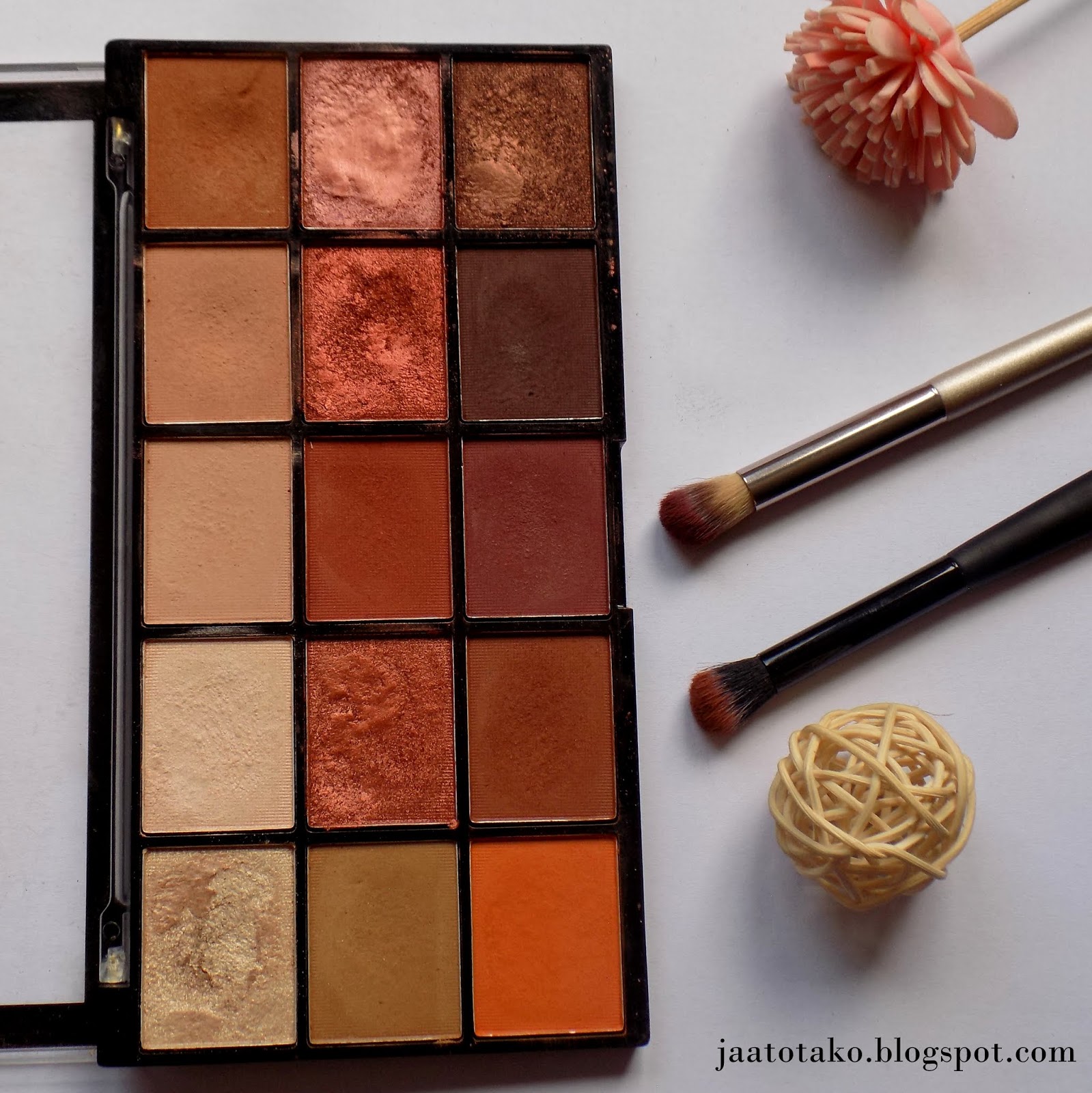 Make up revolution Reloaded Iconic Fever paleta Moje misljenje