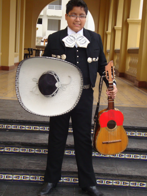 Andy Brian - Vihuela - Cantante - Batería - Mariachi Nuevo Jalisco