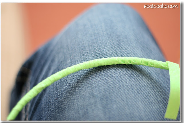 What an adorable American Girl Doll craft! It looks easy to make this DIY gymnastic hoop for our dolls. 