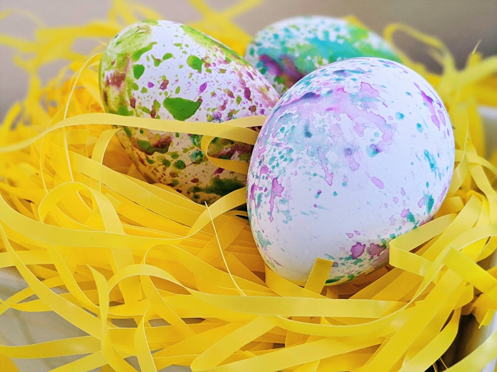 5 Cool Ways to Decorate Easter Eggs with the Kids