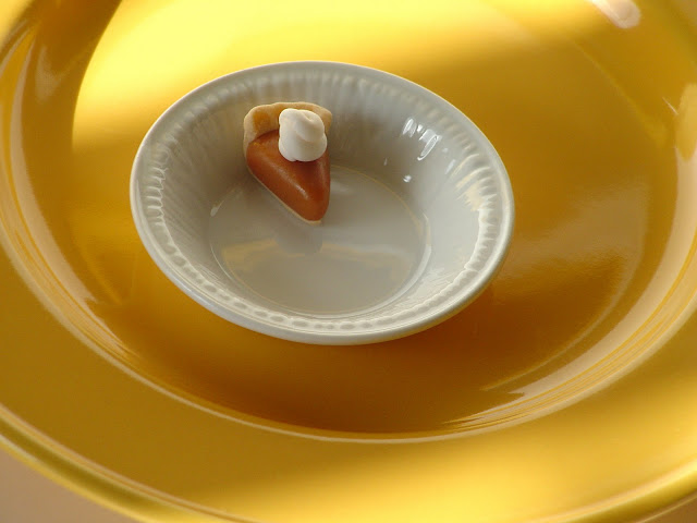 mini-pumpkin-pie-toppers-caramel-pumpkin-spice-latte-cupcakes-recipe-deborah-stauch