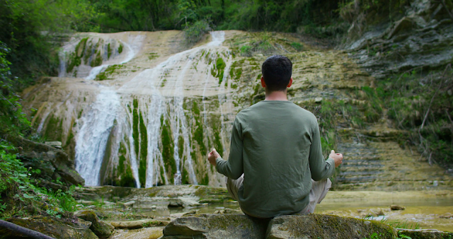 Lý do nên luyện tập Yoga ở ngoài thay vì phòng tập Lý do nên luyện tập Yoga ở ngoài thay vì phòng tập