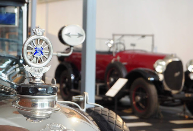 Satojen Autoharvinaisuuksien Museo Louwman Haagissa