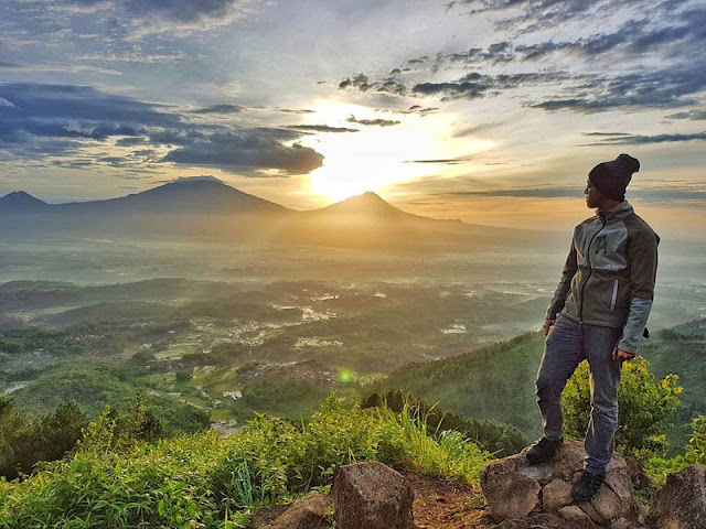Spot Wisata Sunrise Terbaik Di Magelang -  Sunrise di Gunung Giyanti