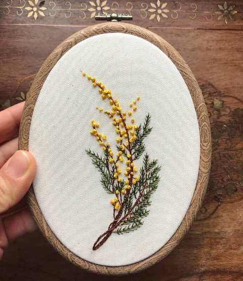 Mẫu thêu hoa Mimosa bằng mũi thêu sa hạt