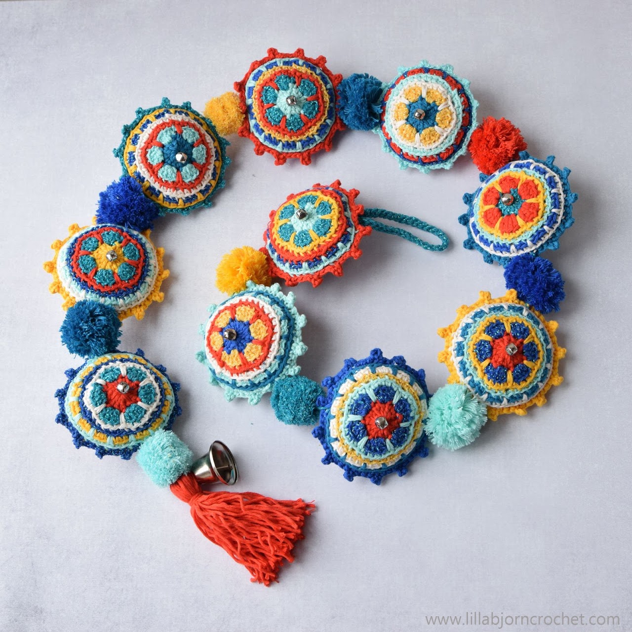 Jingle Garland - crochet pattern by www.lillabjorncrochet.com