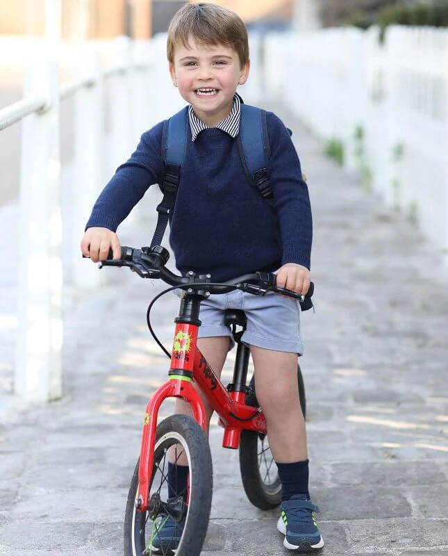 Prince Louis wore a navy jumper and shorts. Red Frog Tadpole balance bike. Princess Charlotte and Kate Middleton