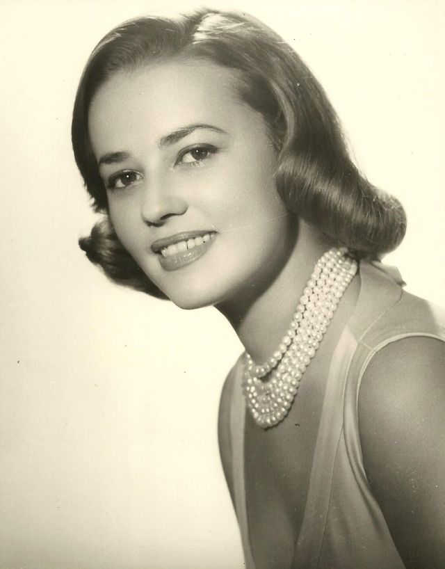 40 Glamorous Photos of Jeanne Moreau in the 1950s and ’60s ~ Vintage