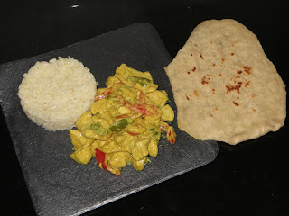 POLLO AL CURRY CON PAN NAAN