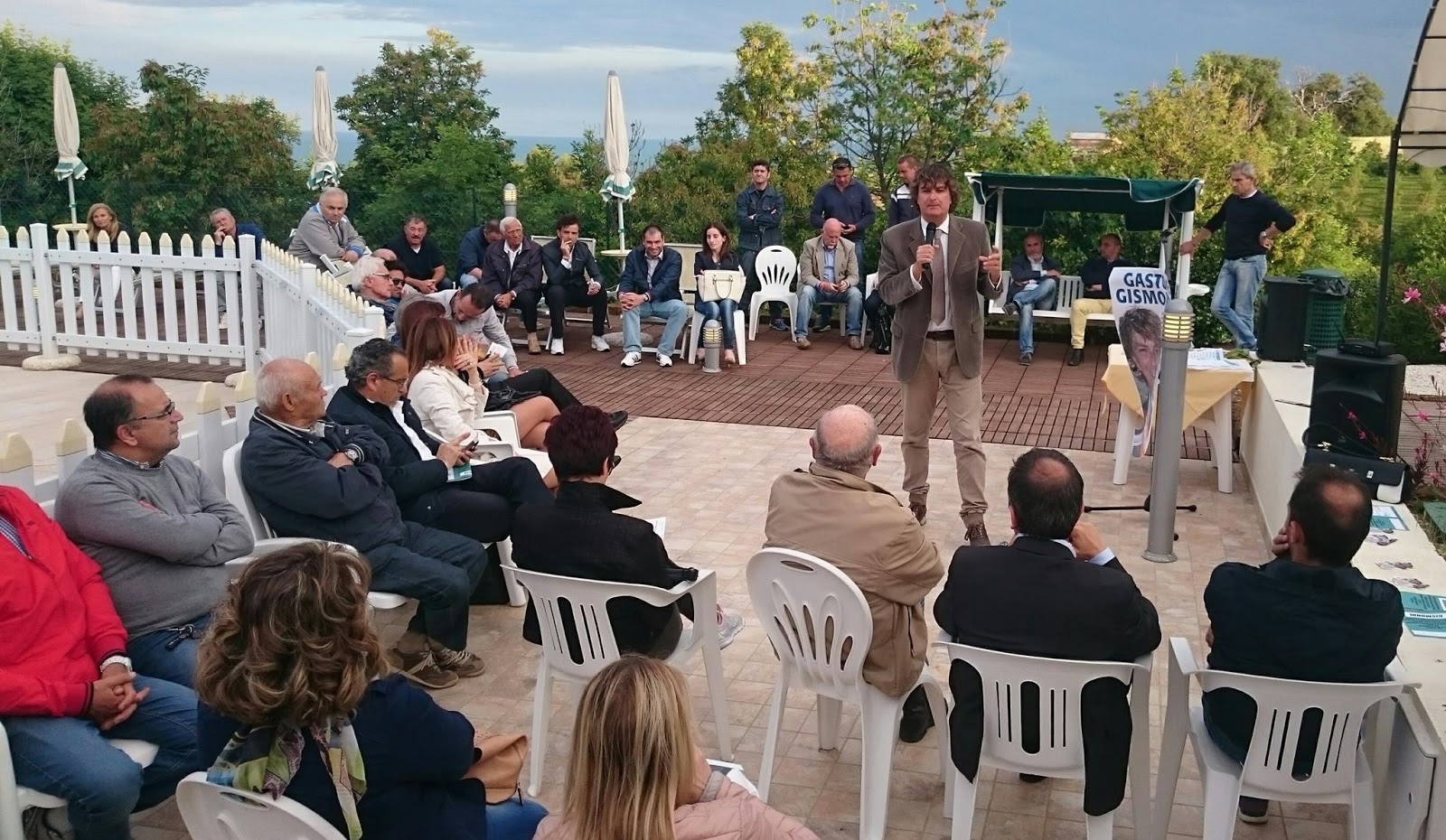 L'Ape Ronza A proposito di mensa. Comunicato di Gastone Gismondi, Presidente del Consiglio di